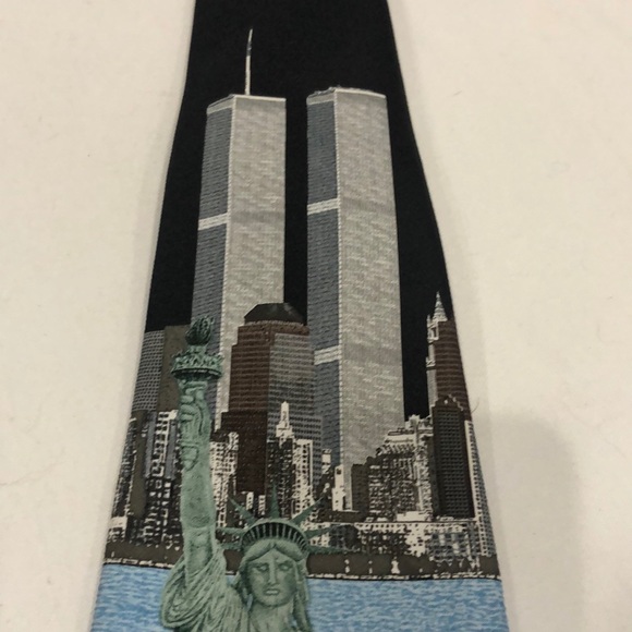 Twin Towers and Statue of Liberty tie handmade - Picture 3 of 6
